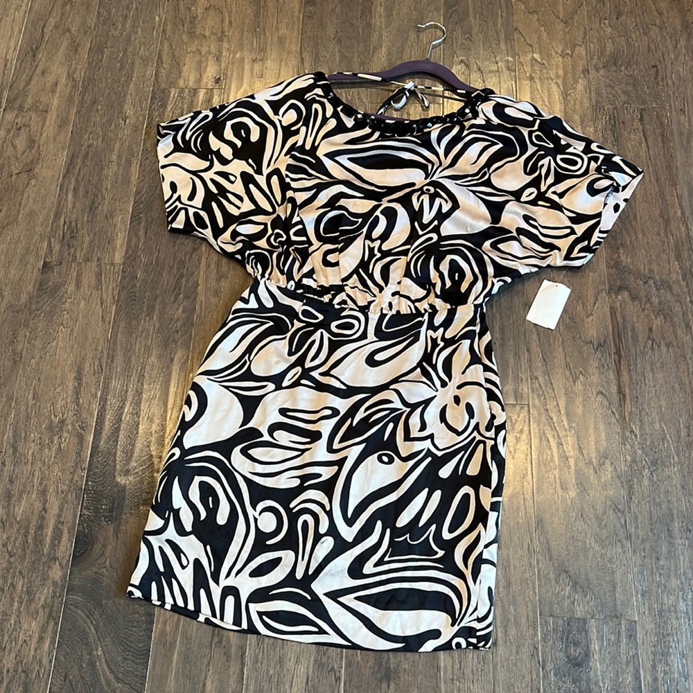NWT Trina Turk black and cream silk kimono sleeve dress w/ scooped back | 6